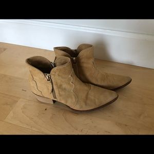 Sundance western suede bootie sz 38